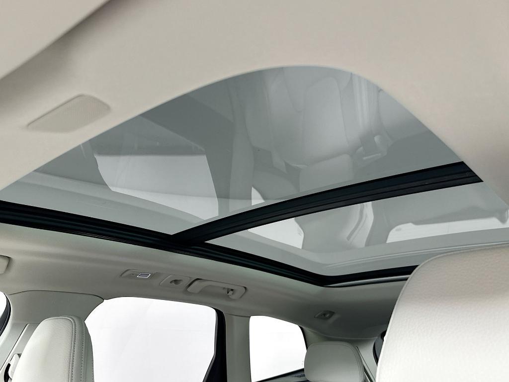 new 2025 Volvo XC60 car, priced at $50,567