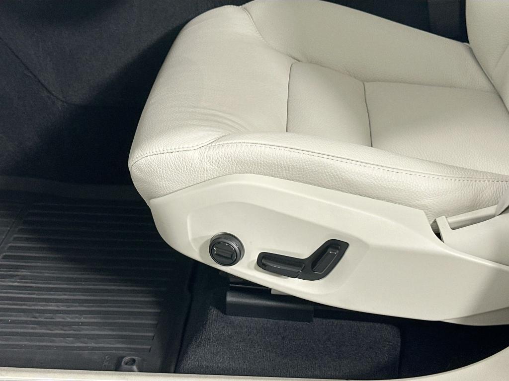 new 2025 Volvo XC60 car, priced at $51,567