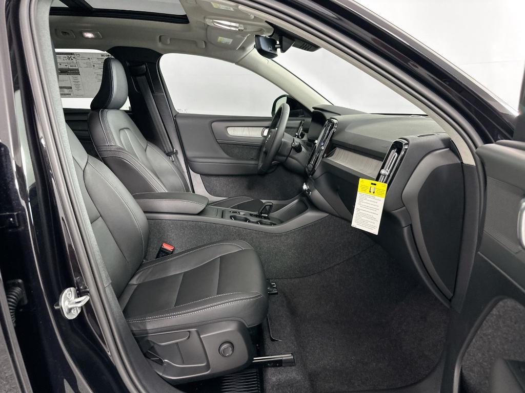 new 2025 Volvo XC40 car, priced at $44,215