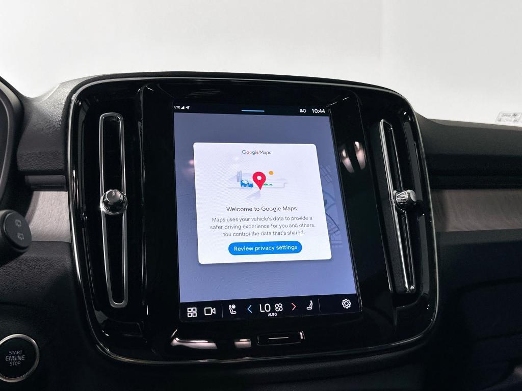 new 2025 Volvo XC40 car, priced at $44,215