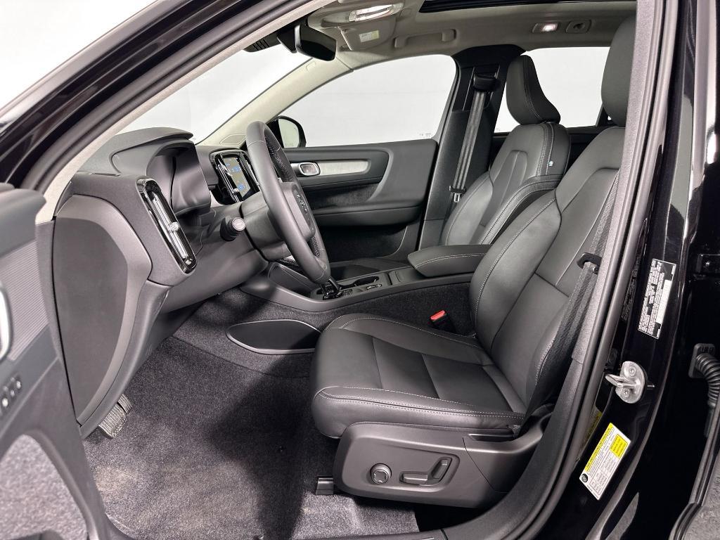 new 2025 Volvo XC40 car, priced at $44,215