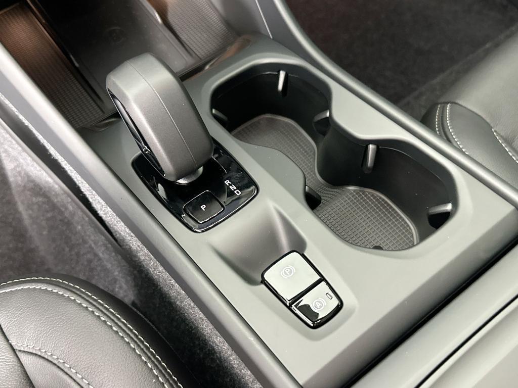 new 2025 Volvo XC40 car, priced at $44,215