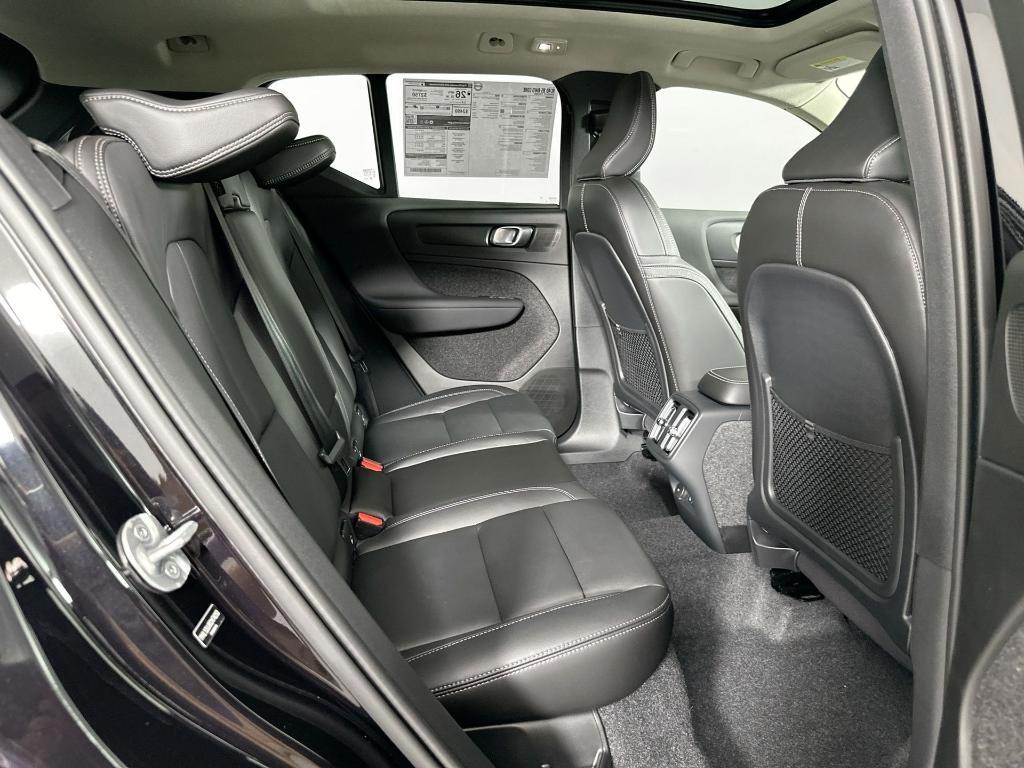new 2025 Volvo XC40 car, priced at $40,212