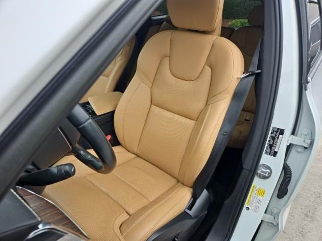 used 2022 Volvo XC60 car, priced at $42,204