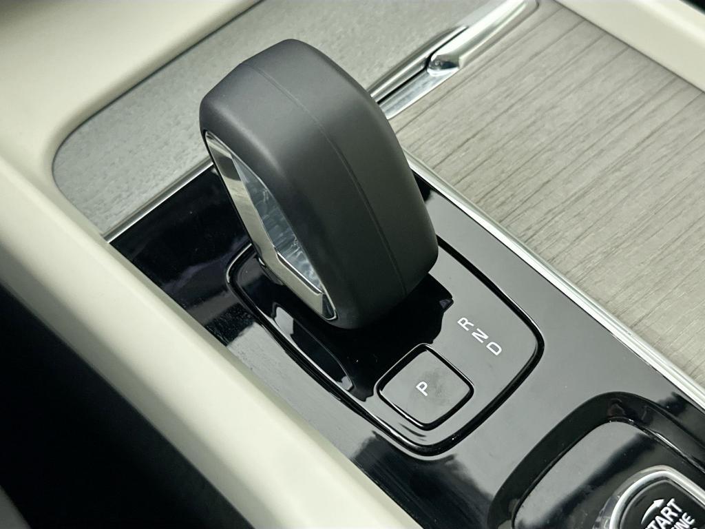 new 2024 Volvo XC60 car, priced at $40,875