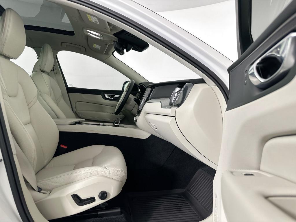 new 2024 Volvo XC60 car, priced at $40,875