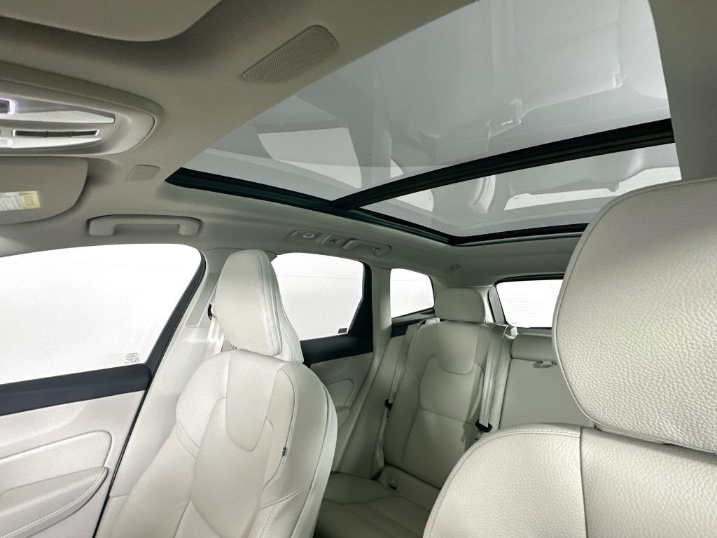 new 2024 Volvo XC60 car, priced at $40,875