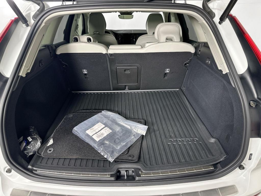 new 2024 Volvo XC60 car, priced at $40,875