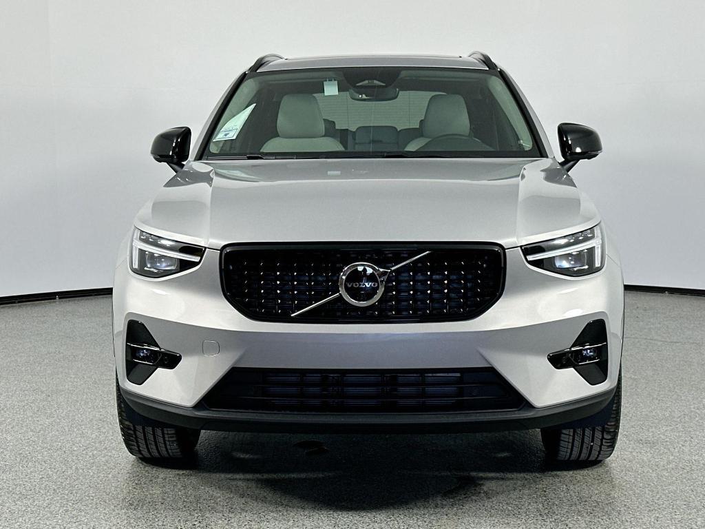 new 2024 Volvo XC40 car, priced at $42,160