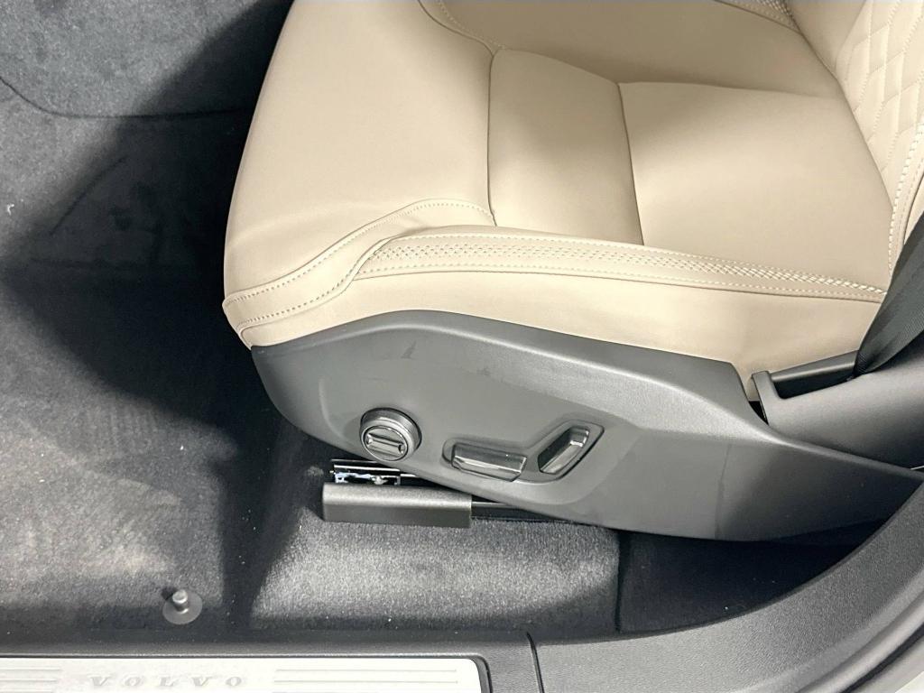 new 2026 Volvo XC60 car, priced at $57,985