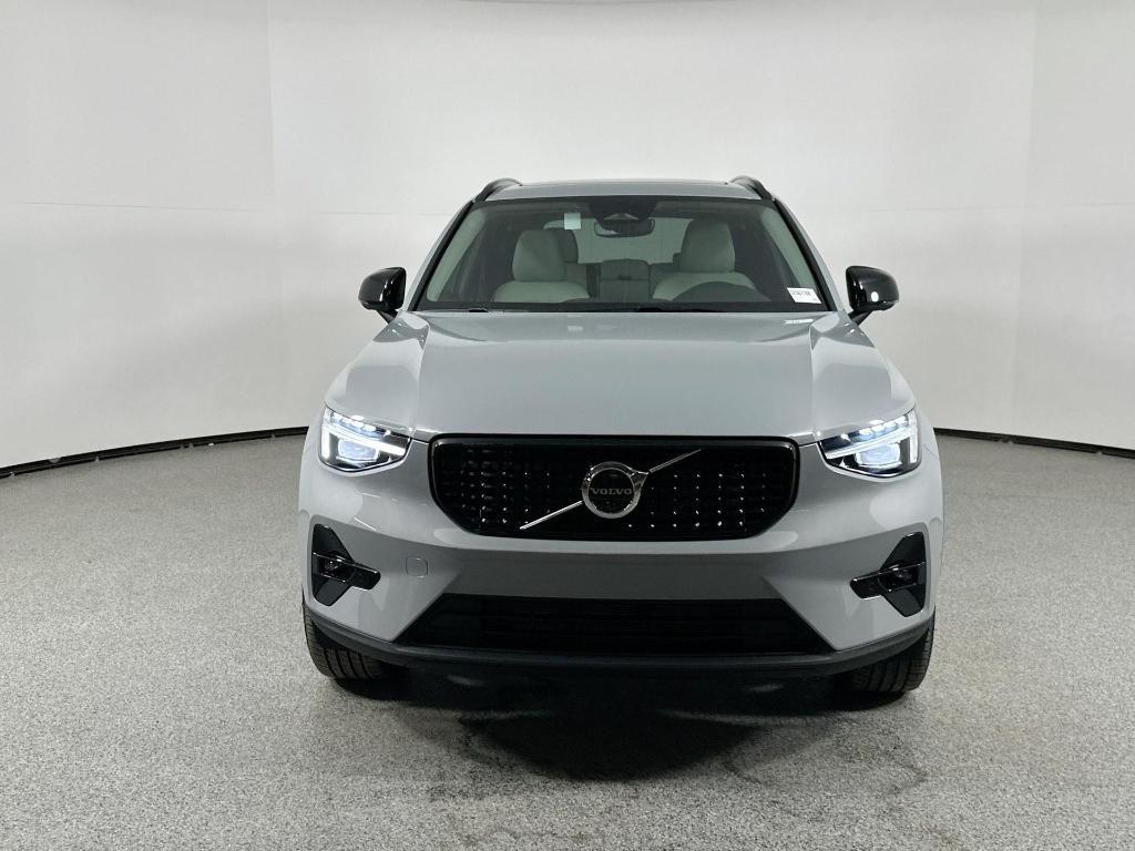 new 2025 Volvo XC40 car, priced at $48,335