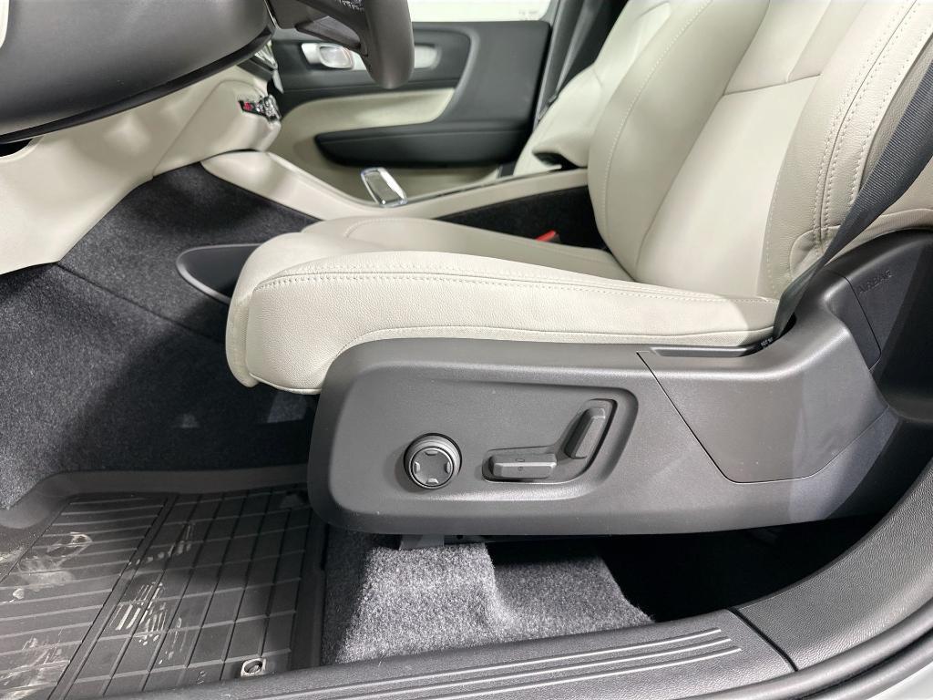 new 2025 Volvo XC40 car, priced at $48,335