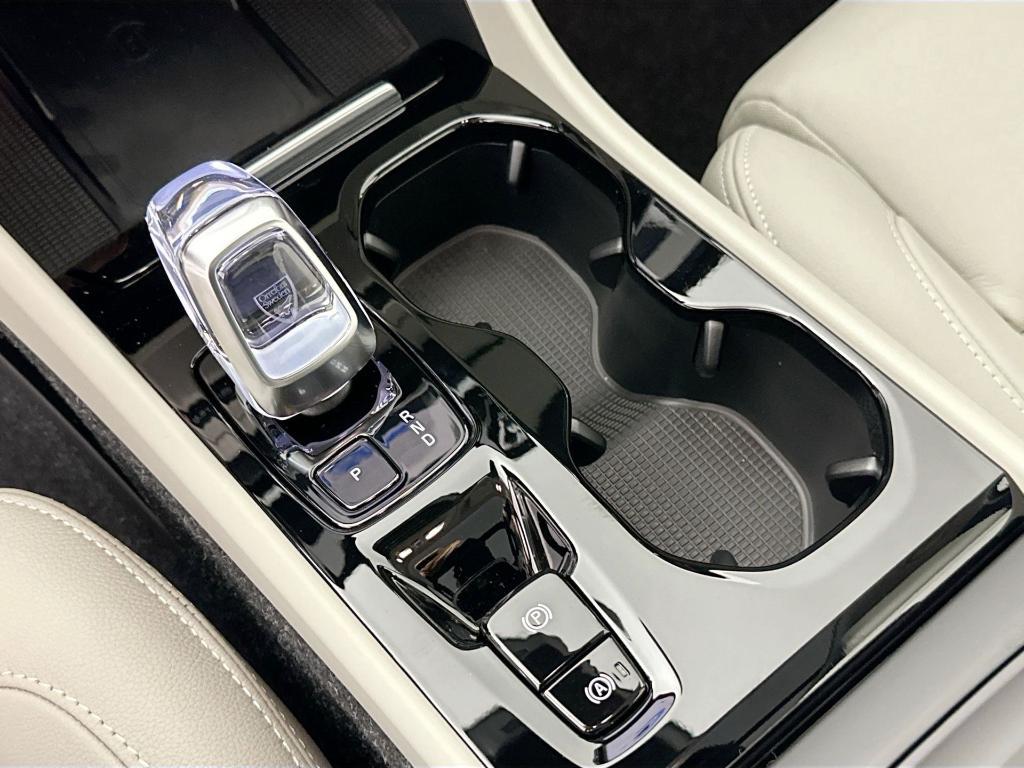 new 2025 Volvo XC40 car, priced at $41,145