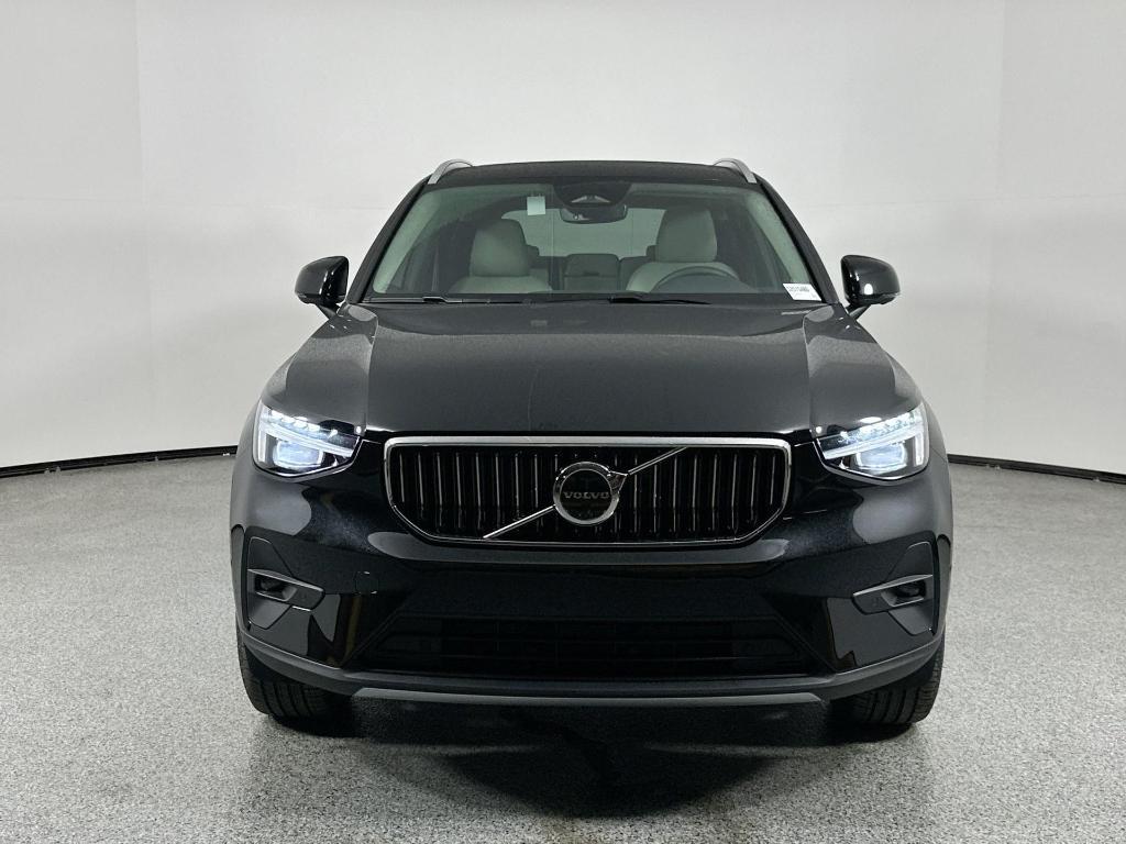 new 2025 Volvo XC40 car, priced at $46,815