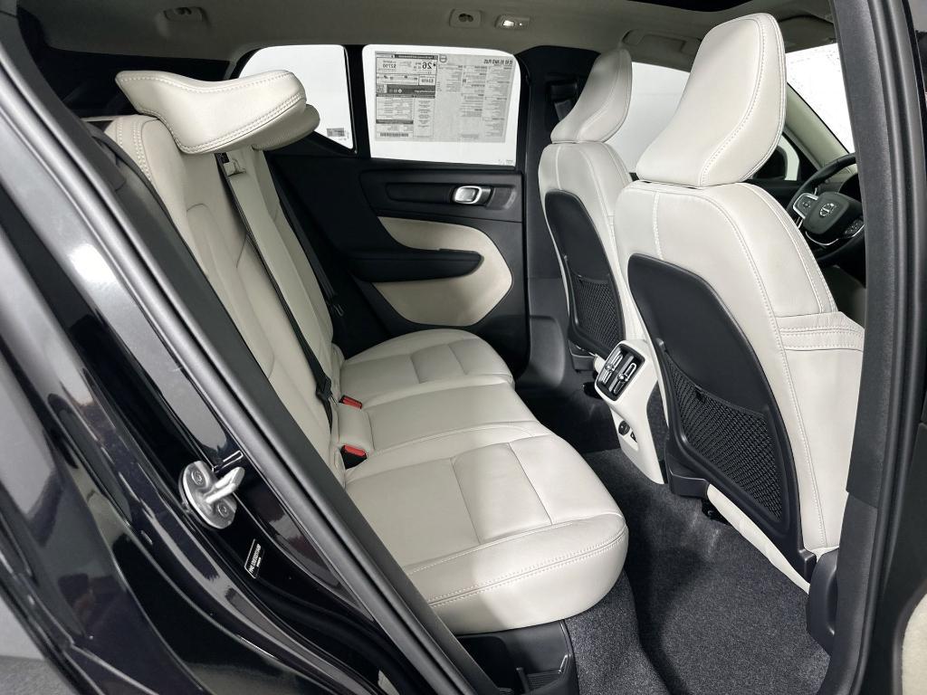 new 2025 Volvo XC40 car, priced at $40,441