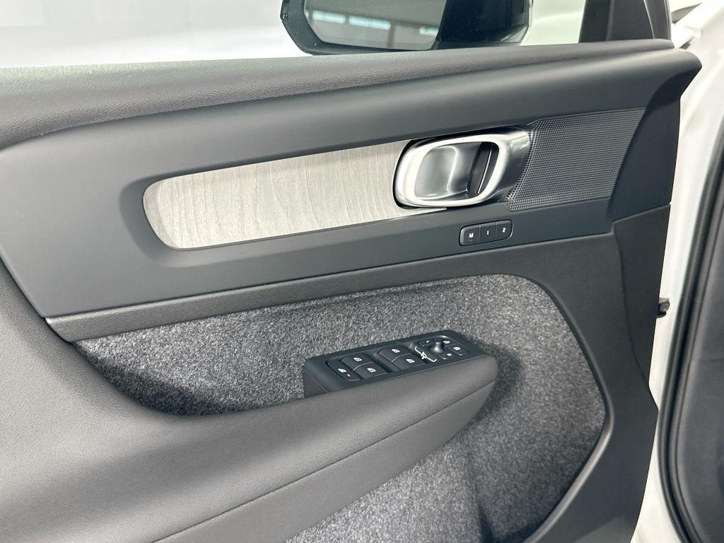 new 2026 Volvo XC40 car