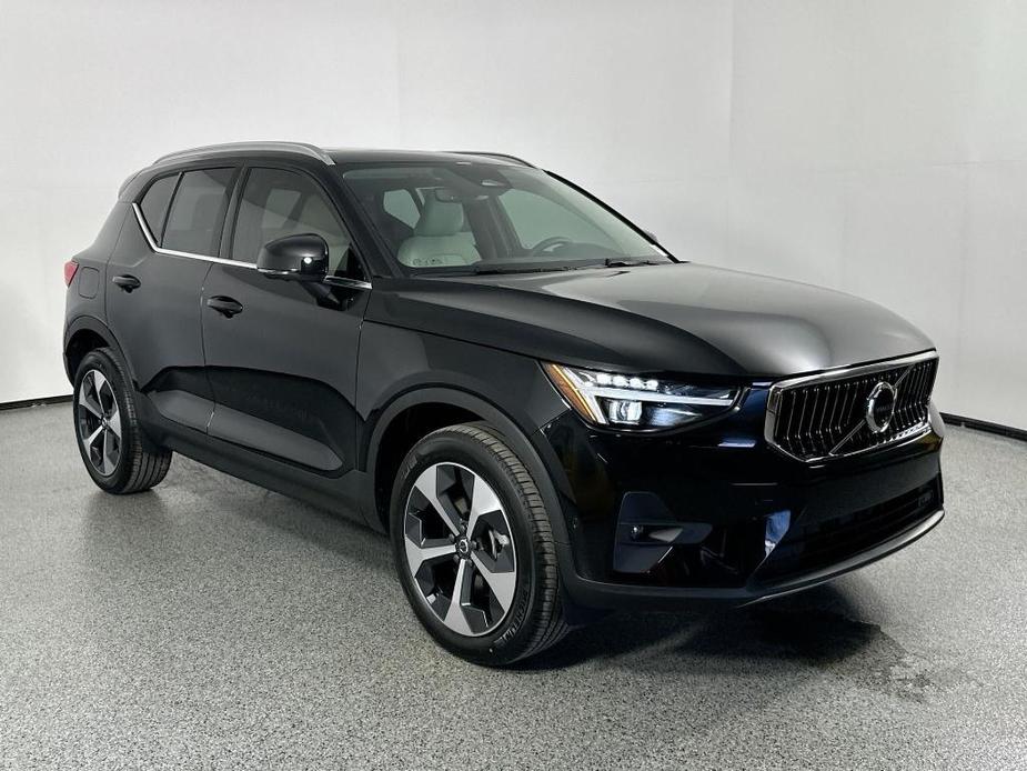 new 2025 Volvo XC40 car, priced at $44,815