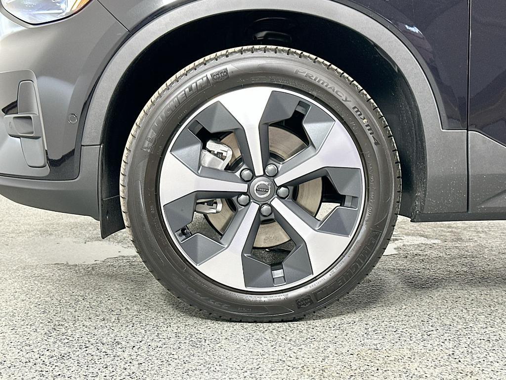 new 2025 Volvo XC40 car, priced at $36,315