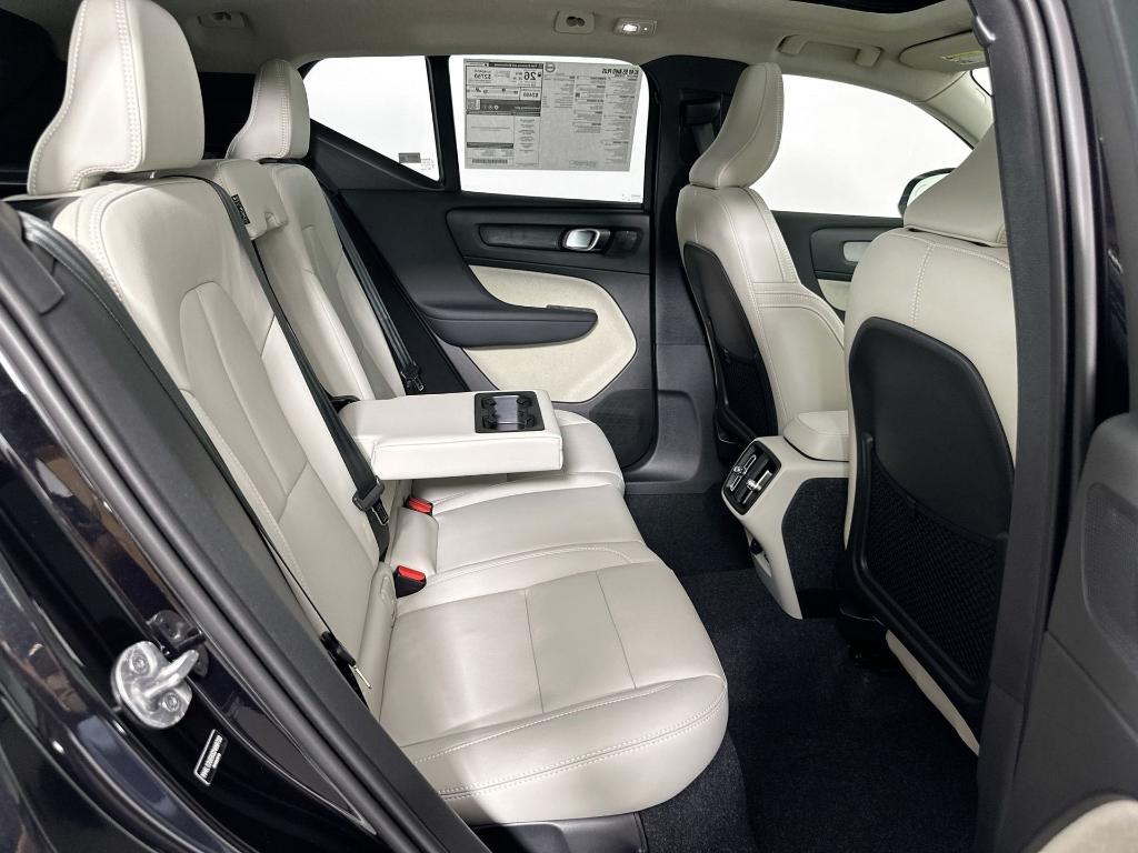 new 2025 Volvo XC40 car, priced at $41,761