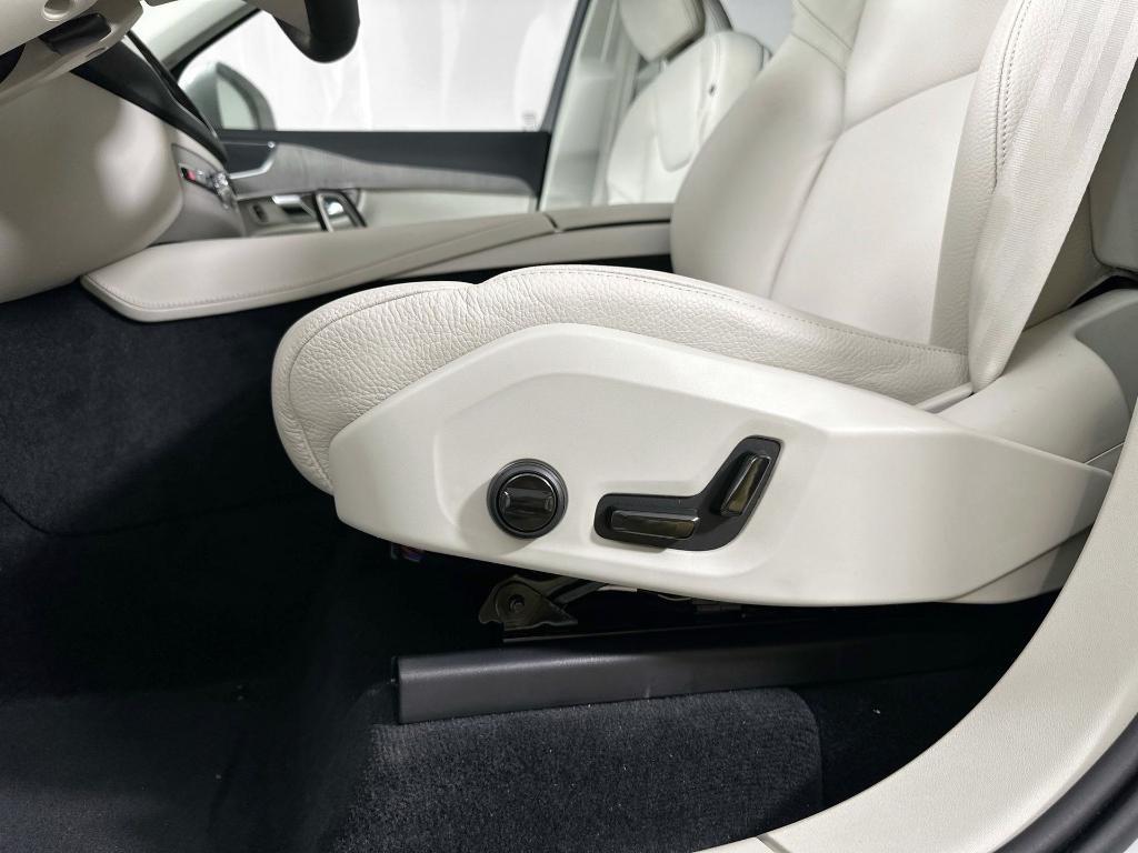 new 2025 Volvo XC90 Plug-In Hybrid car, priced at $68,991