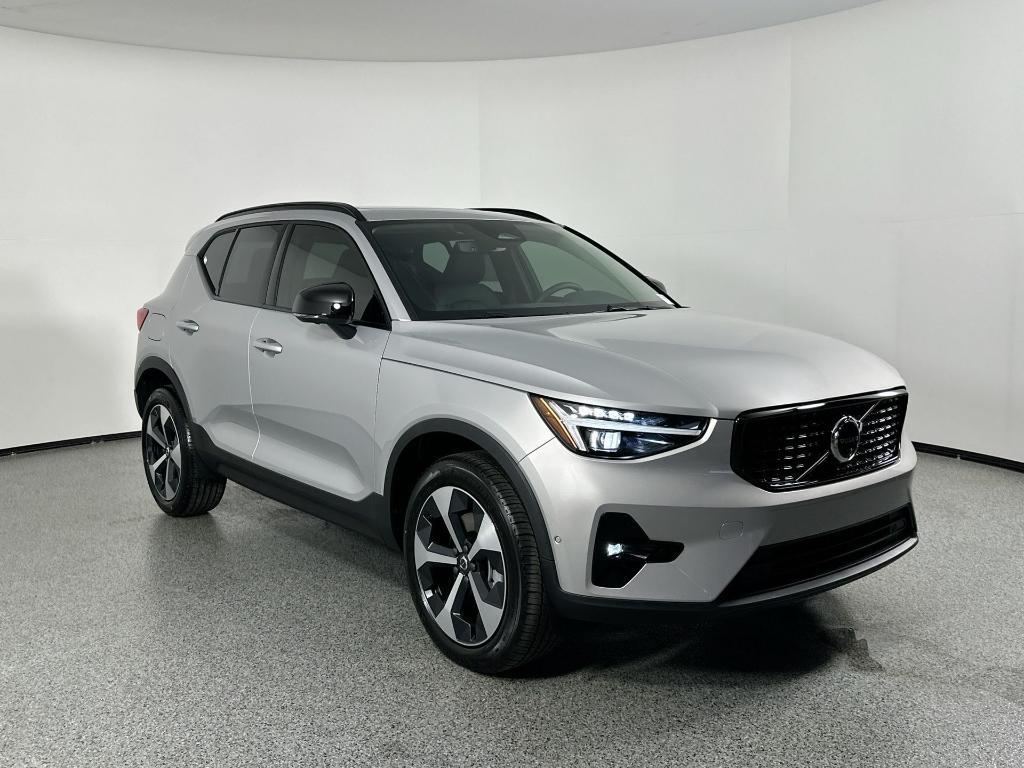 new 2025 Volvo XC40 car, priced at $47,318