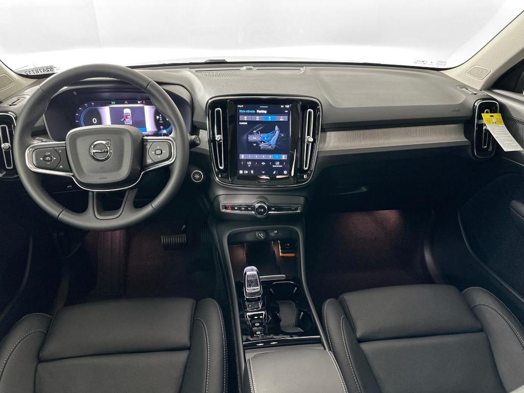 new 2025 Volvo XC40 car, priced at $39,318