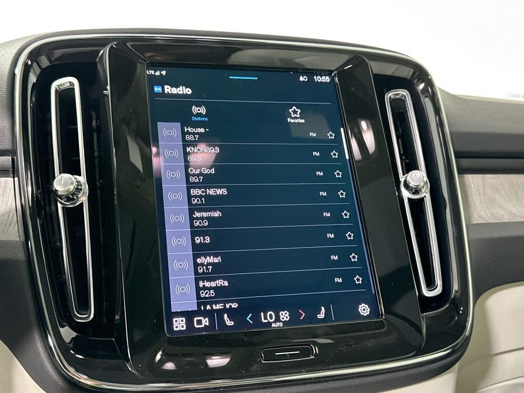 new 2025 Volvo XC40 car, priced at $42,015