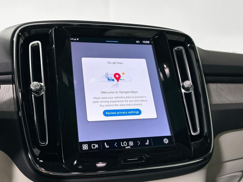 new 2025 Volvo XC40 car, priced at $42,015