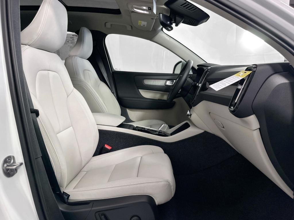 new 2025 Volvo XC40 car, priced at $45,765