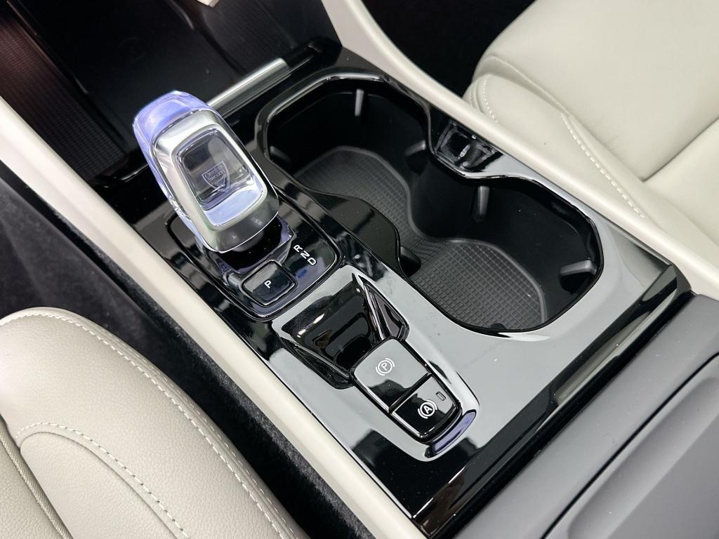 new 2025 Volvo XC40 car, priced at $42,015