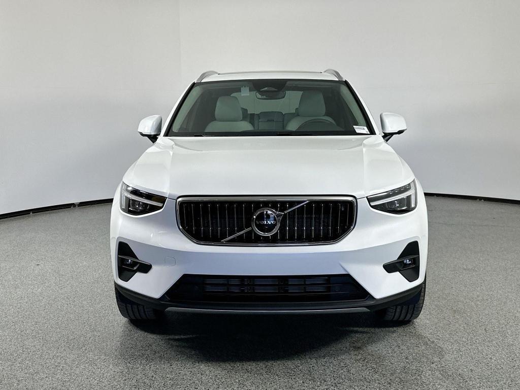 new 2025 Volvo XC40 car, priced at $45,765