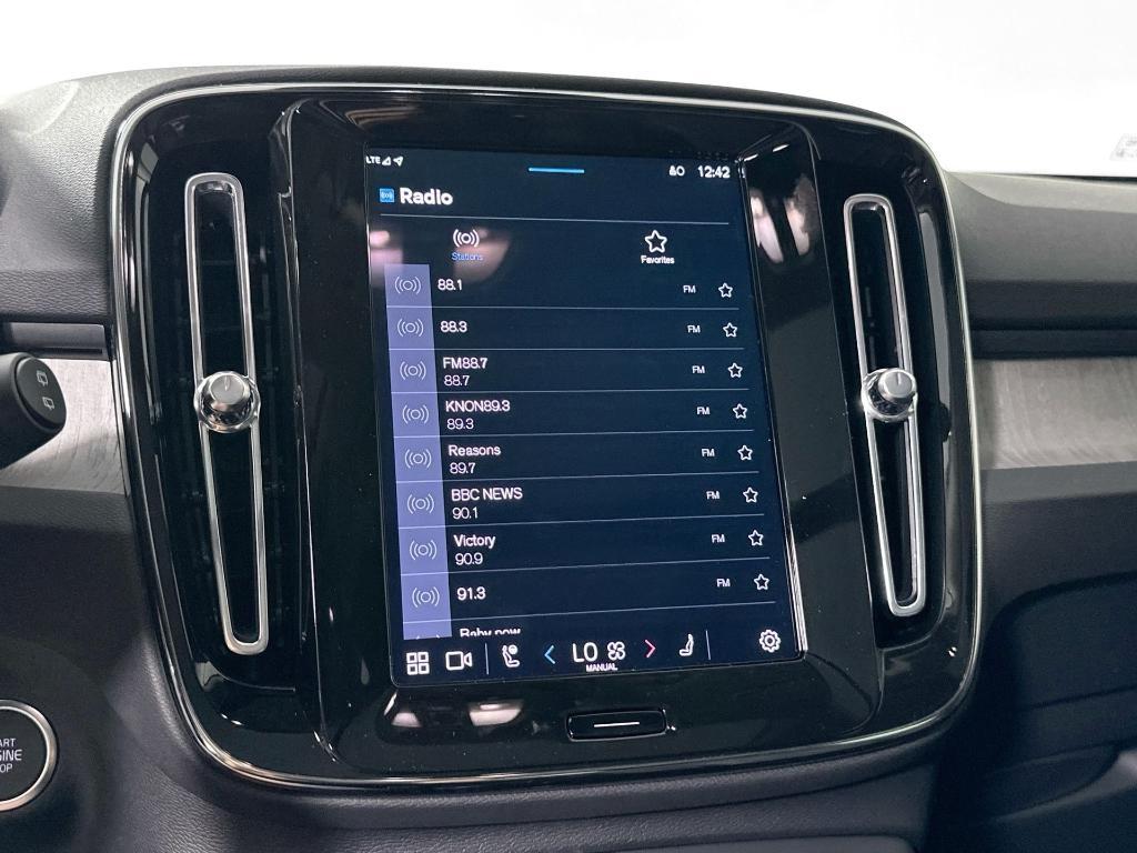 new 2025 Volvo XC40 car, priced at $42,820