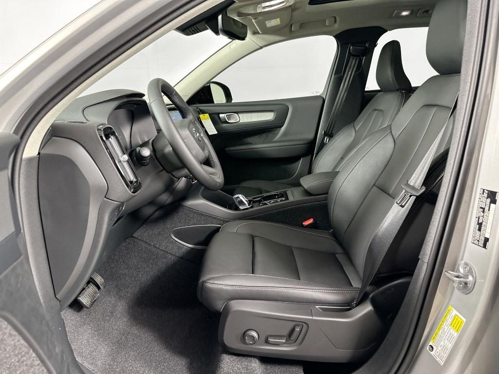new 2025 Volvo XC40 car, priced at $47,820