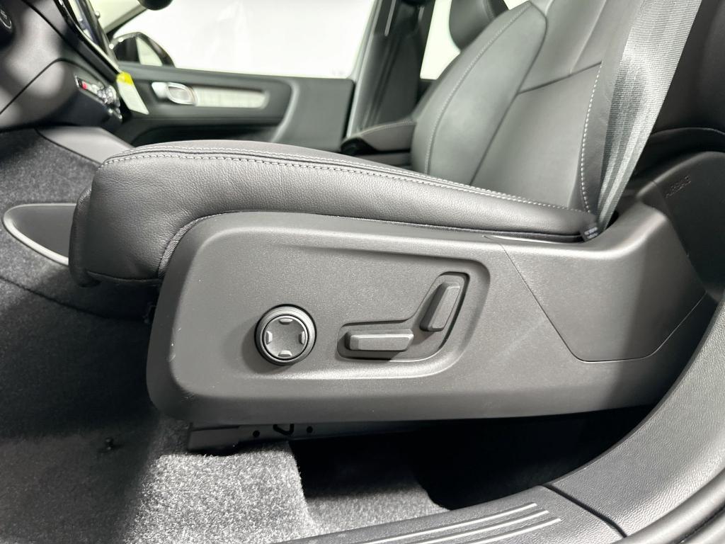 new 2025 Volvo XC40 car, priced at $47,820