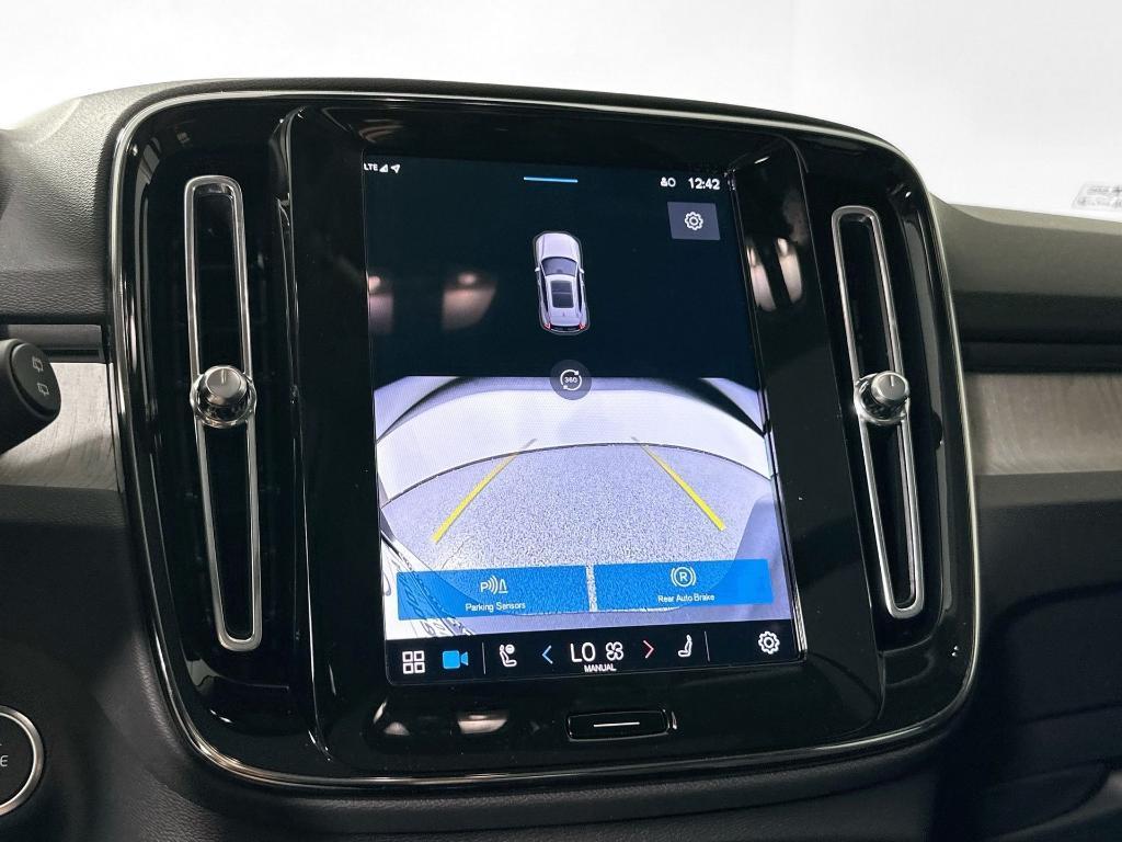 new 2025 Volvo XC40 car, priced at $42,820