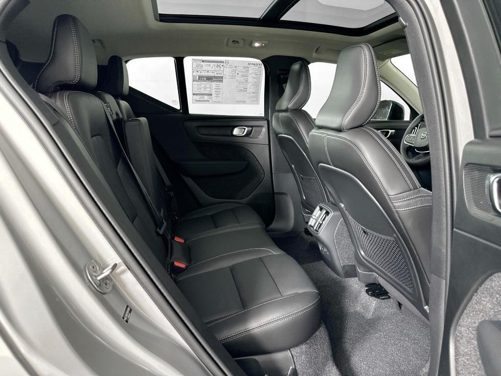 new 2025 Volvo XC40 car, priced at $40,981