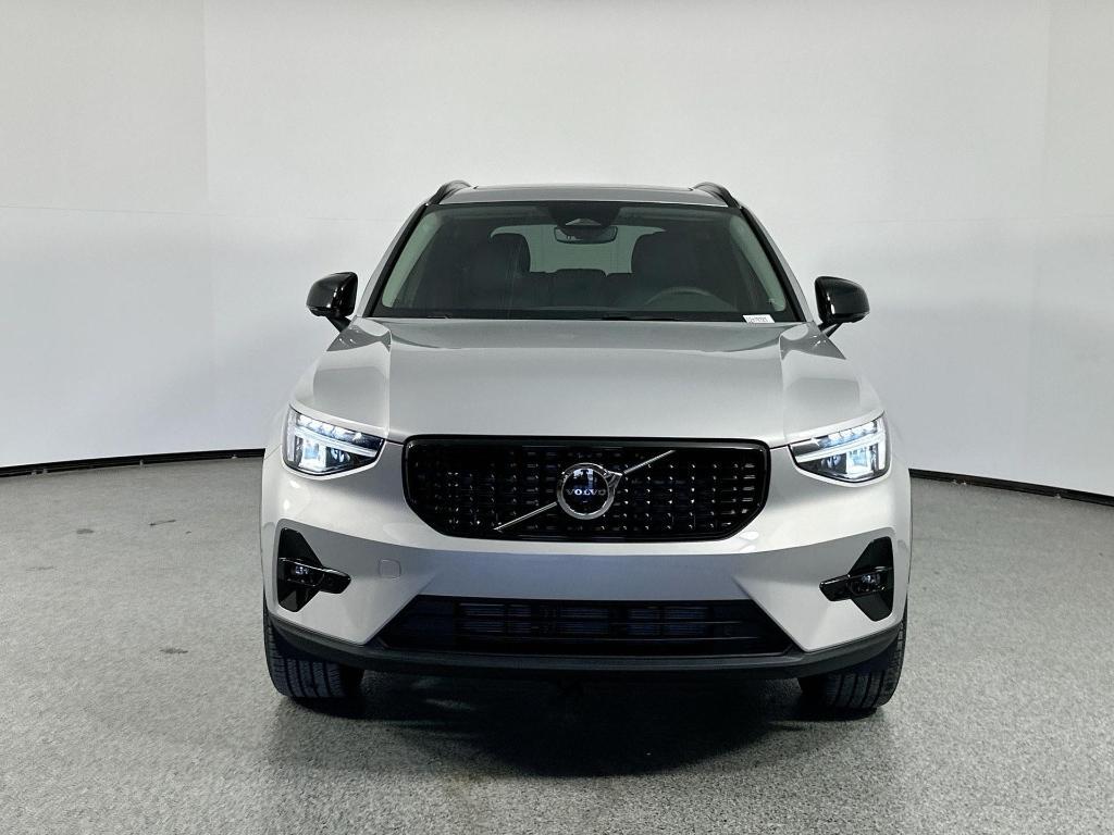 new 2025 Volvo XC40 car, priced at $47,820