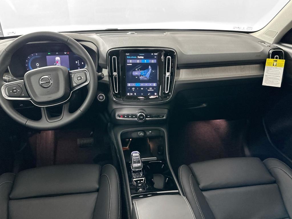 new 2025 Volvo XC40 car, priced at $40,481
