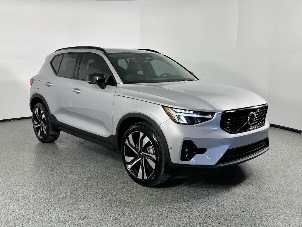 new 2025 Volvo XC40 car, priced at $47,820