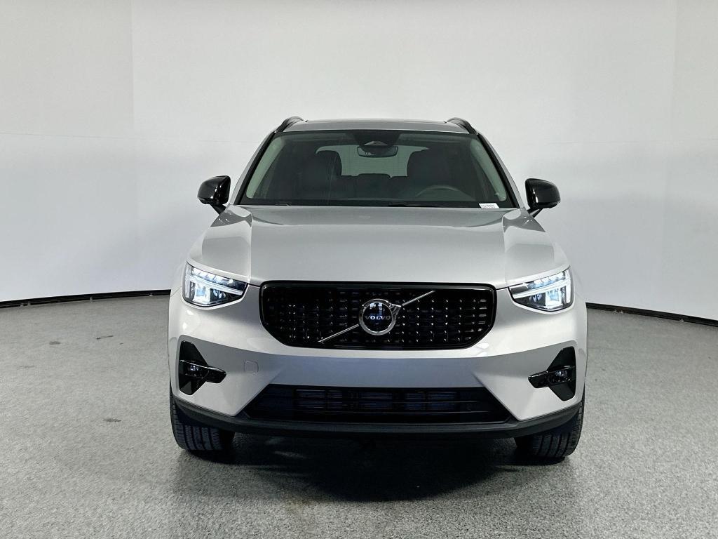 new 2025 Volvo XC40 car, priced at $47,820