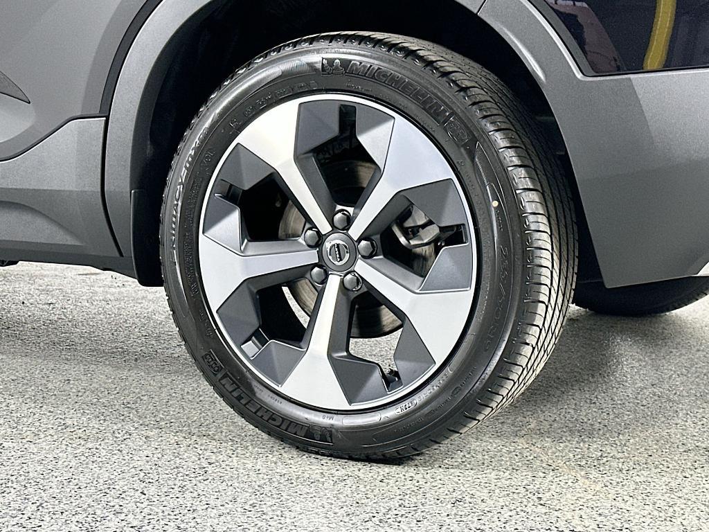 new 2025 Volvo XC40 car, priced at $37,465