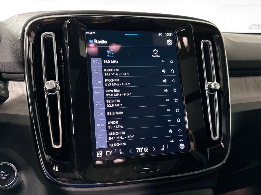 new 2025 Volvo XC40 car, priced at $37,465