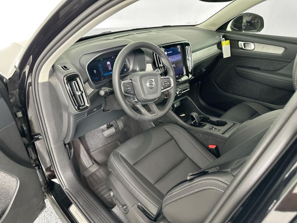 new 2025 Volvo XC40 car, priced at $37,465