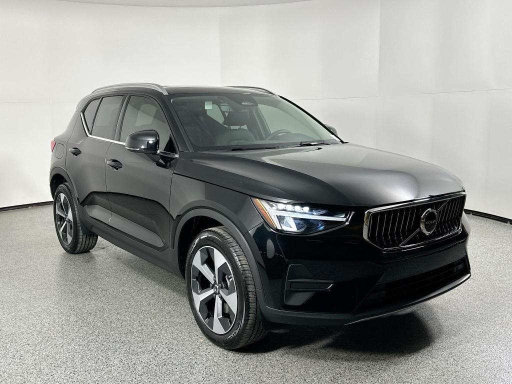 new 2025 Volvo XC40 car, priced at $43,715