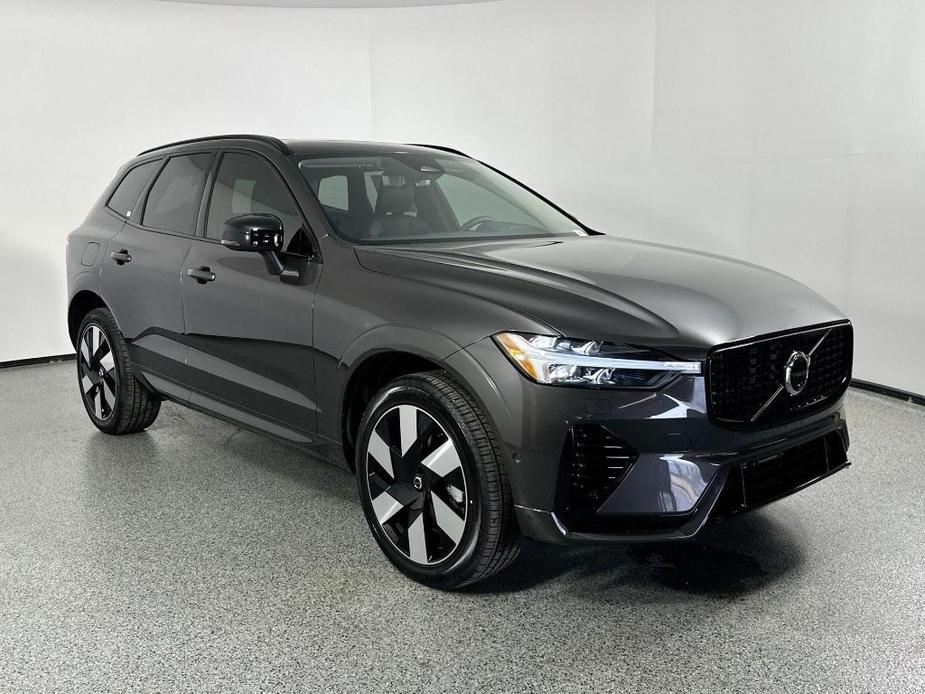 new 2025 Volvo XC60 car, priced at $66,420