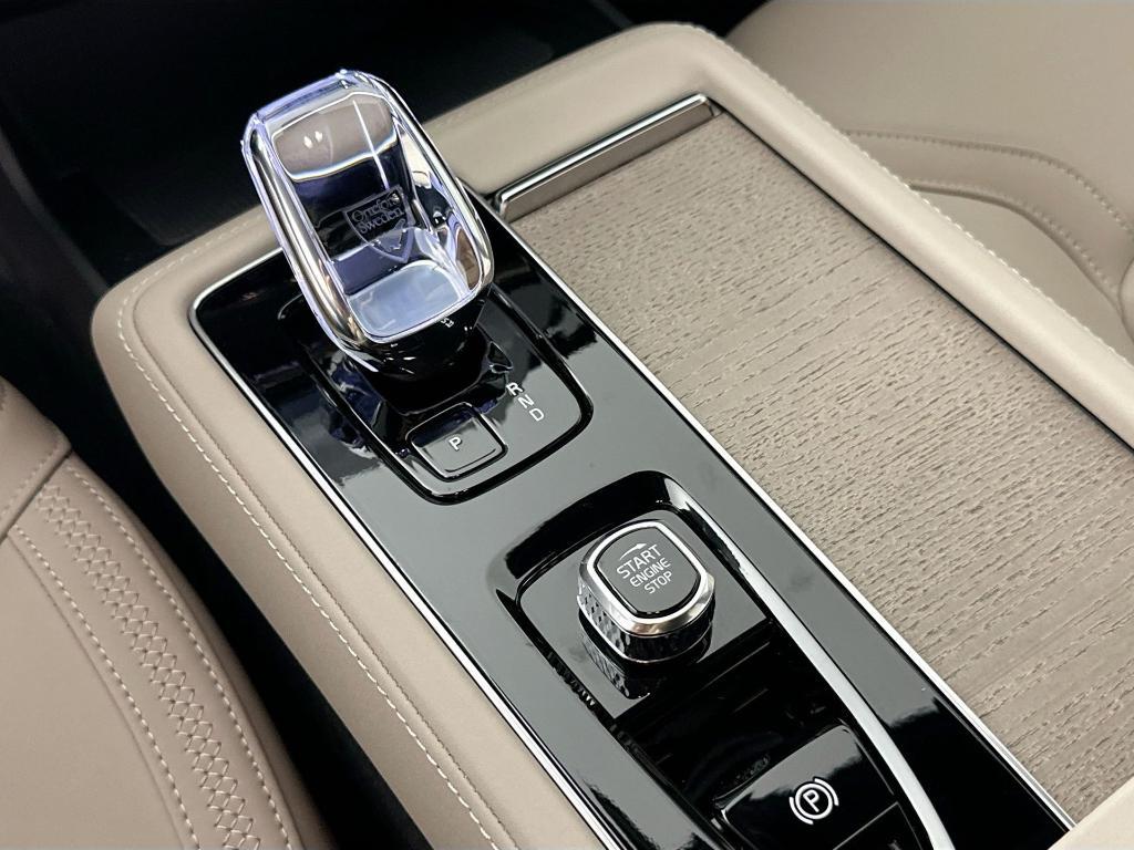 new 2025 Volvo XC90 car, priced at $71,155