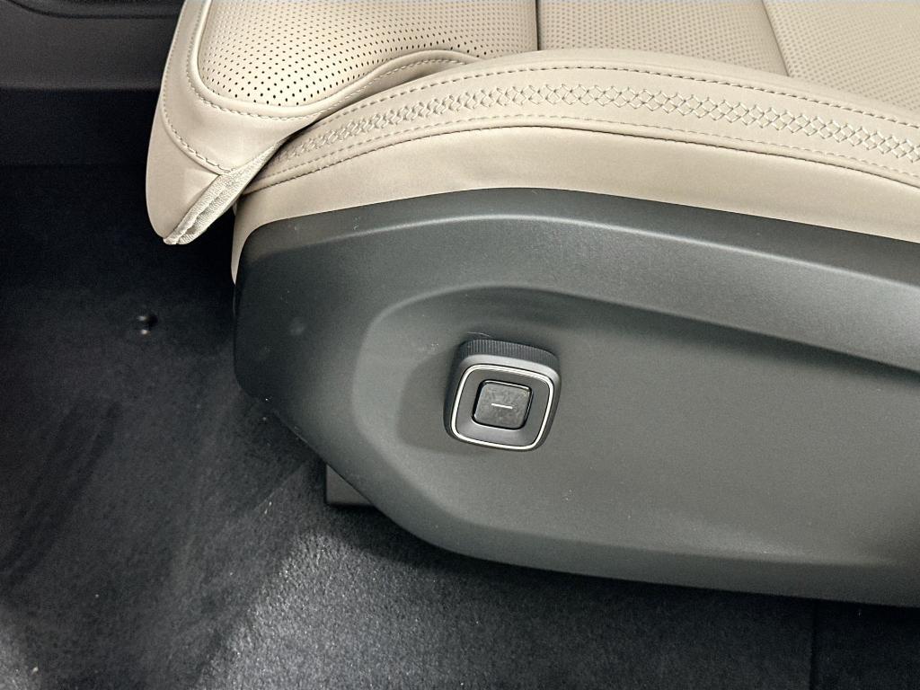 new 2025 Volvo EX90 car, priced at $99,425