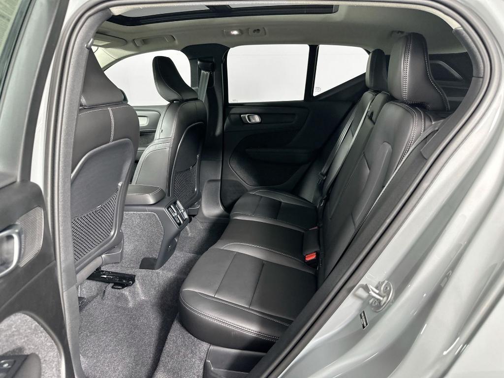new 2025 Volvo XC40 car, priced at $41,685