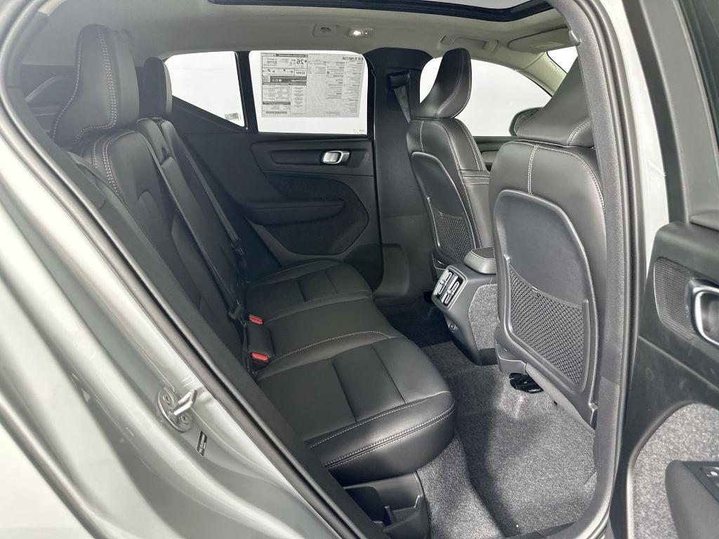 new 2025 Volvo XC40 car, priced at $39,998