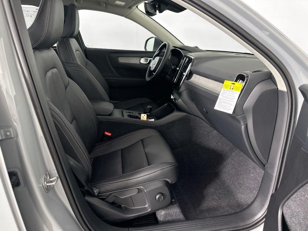 new 2025 Volvo XC40 car, priced at $41,685